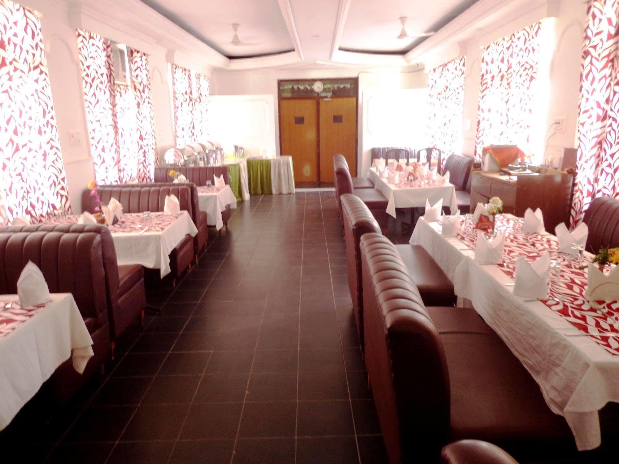 Hotel Lumbini International Bodh-Gajá Kültér fotó