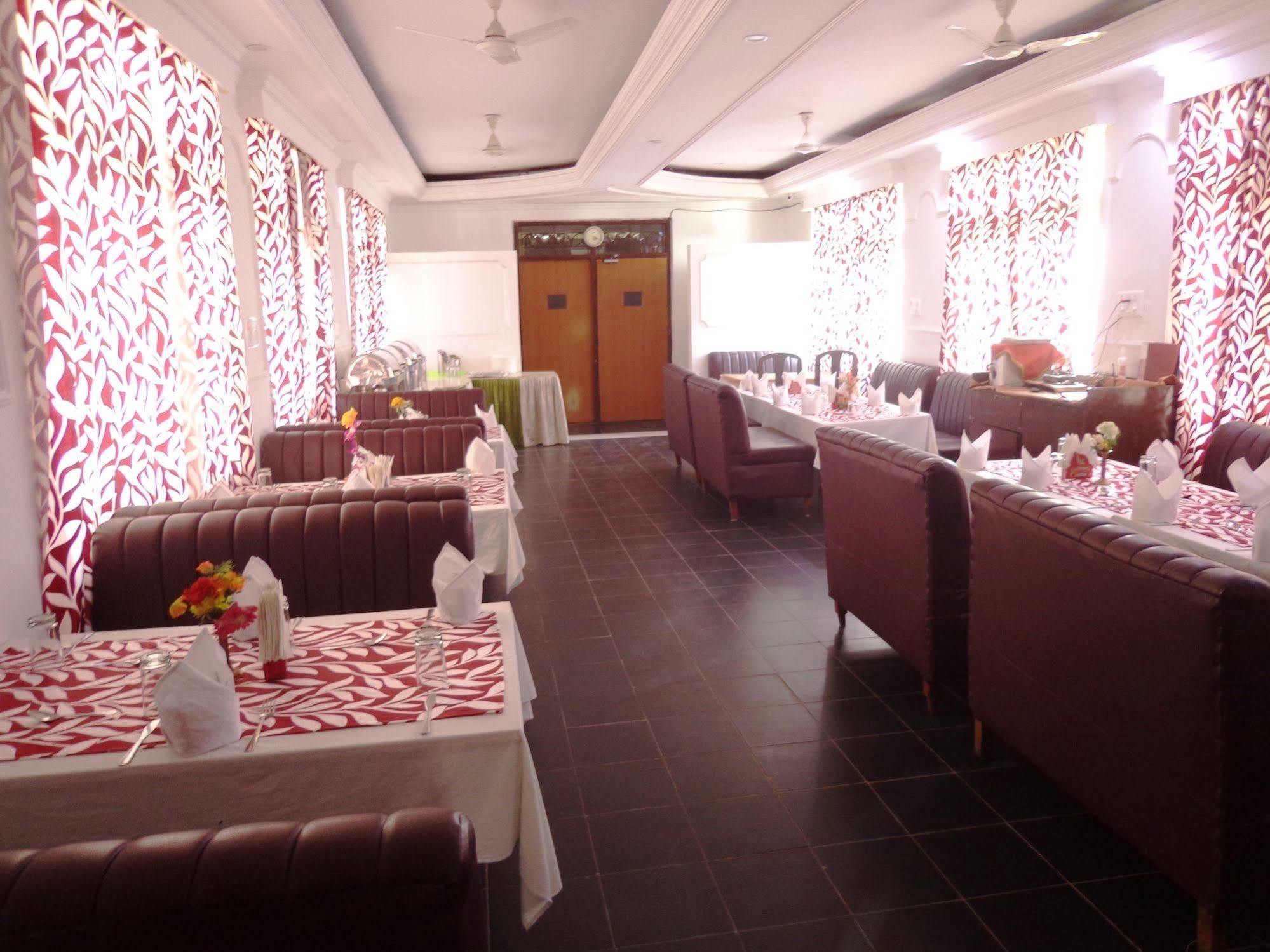 Hotel Lumbini International Bodh-Gajá Kültér fotó